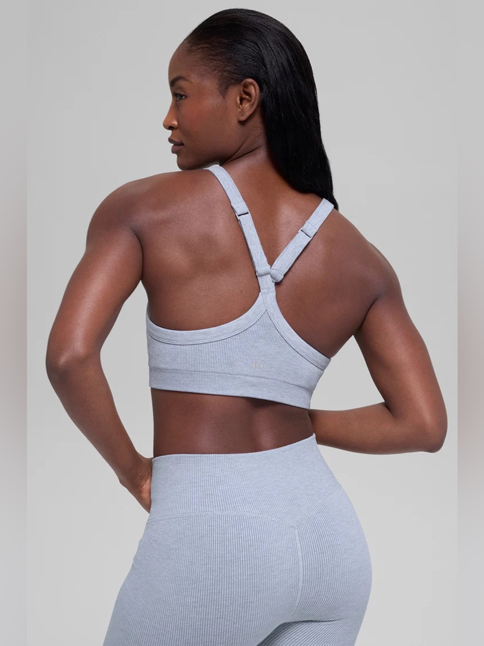 ALO YOGA | ✨NEW✨ Seamless Two Tone Rib Bra in Winter Frost Heather - Picture 3 of 6